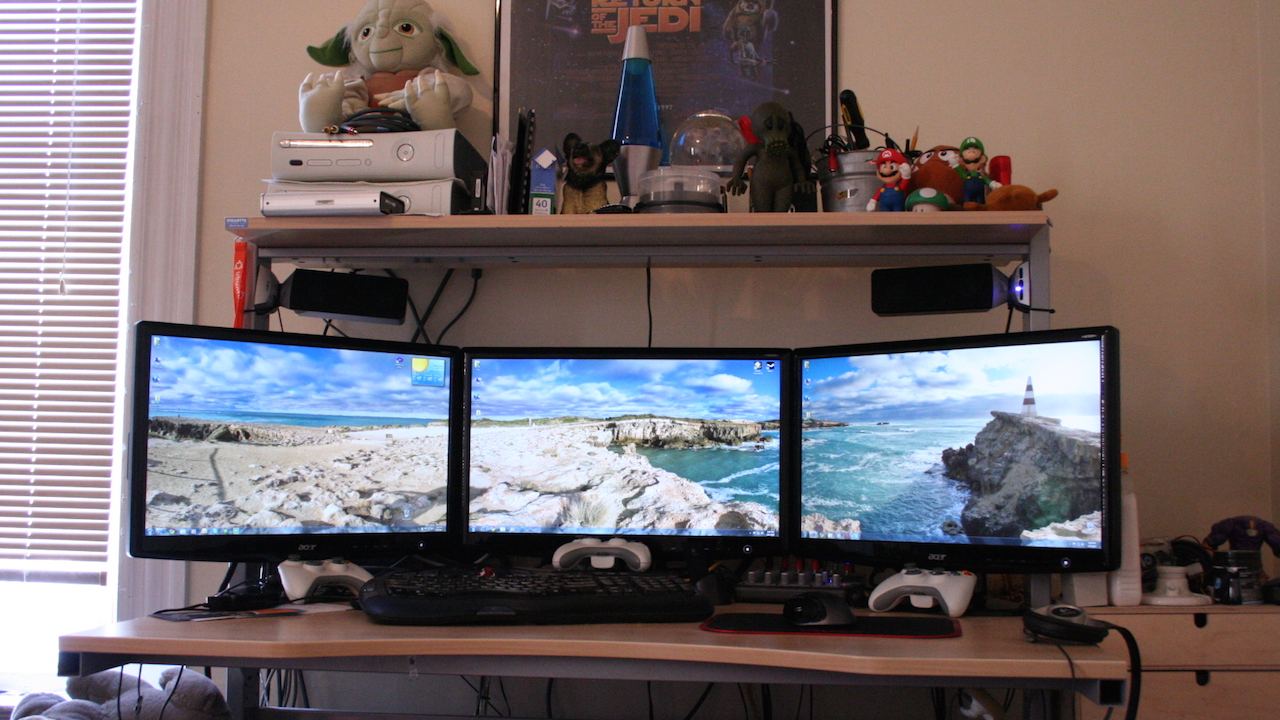 How To Set Up Triple Monitors For Super-Widescreen Gaming