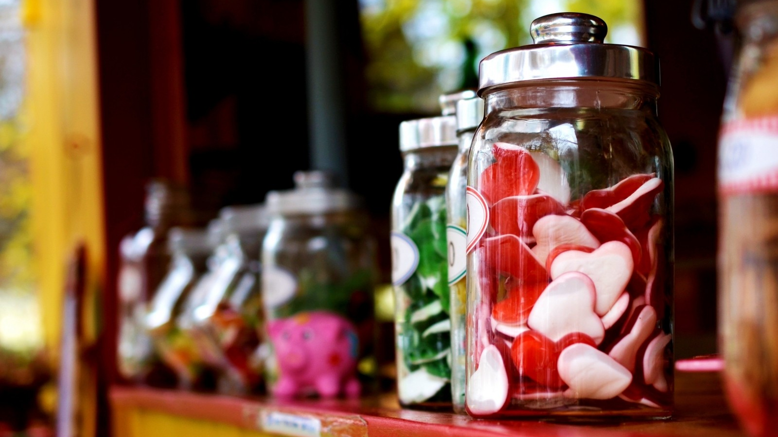 How To Limit The Number Of Lollies Your Kids Eat Without Ruining Halloween