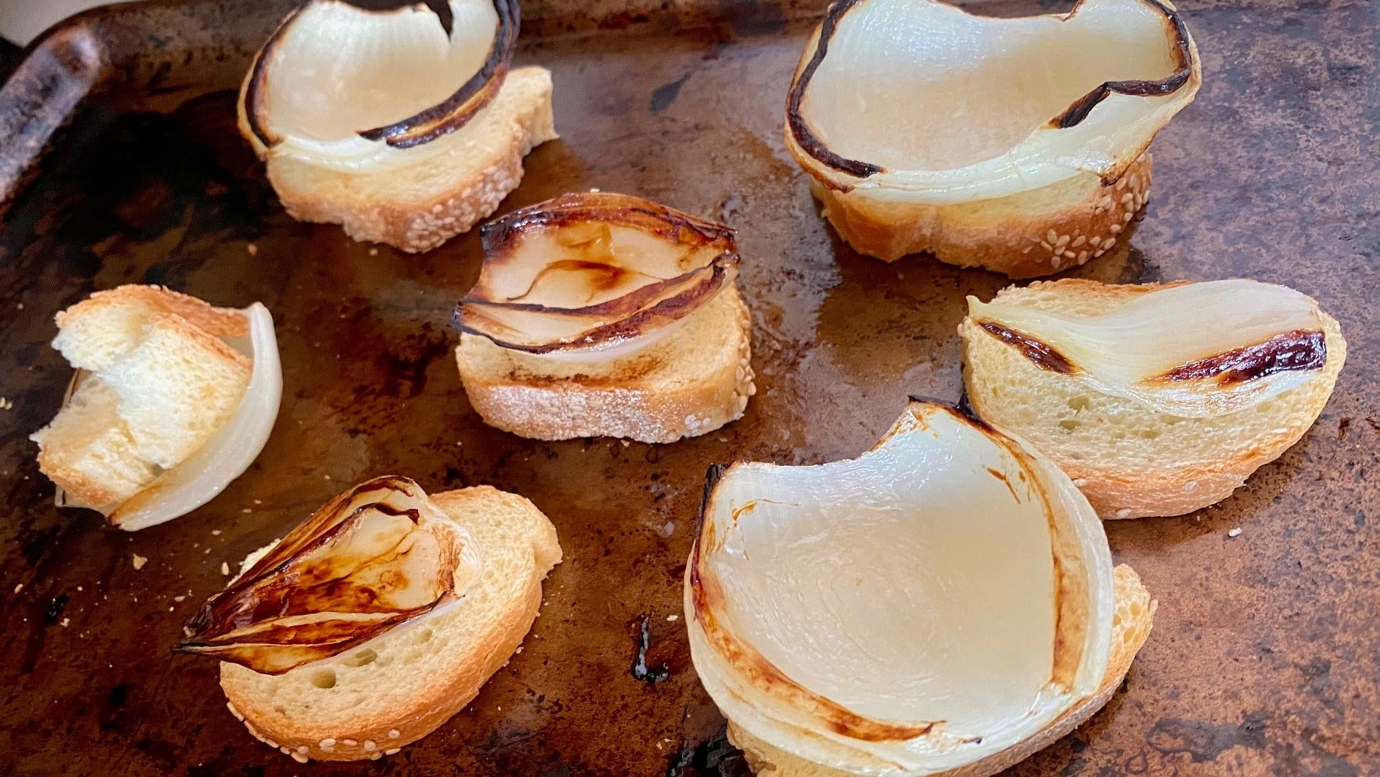 Reverse assembly option on the left with torn bread inside the onion cup. (Photo: Allie Chanthorn Reinmann)