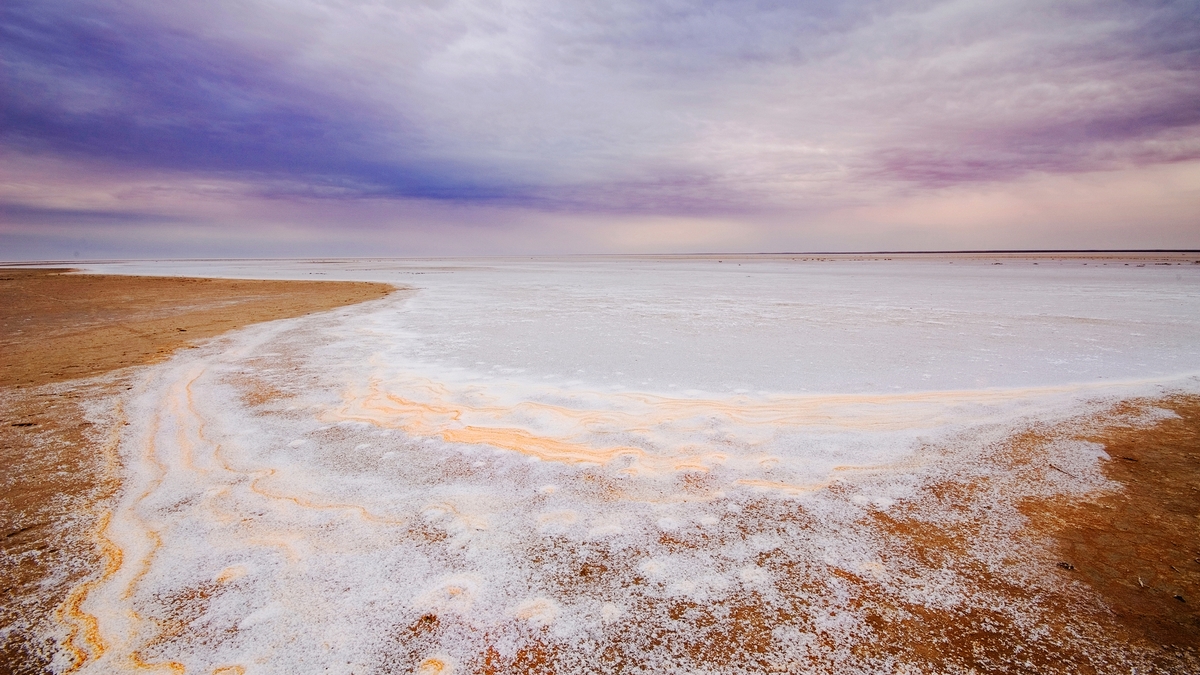 must-see Lake Eyre salt lake